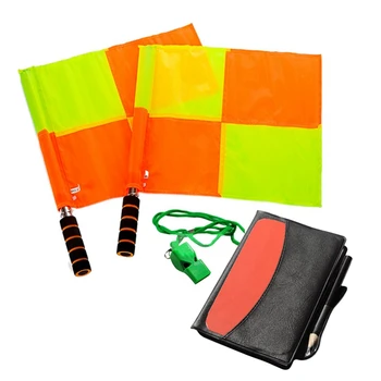 2 комплекта футбольного судьи, футбольные флажки в клетку, бумажник, записная книжка с красно-желтой карточкой и свистком